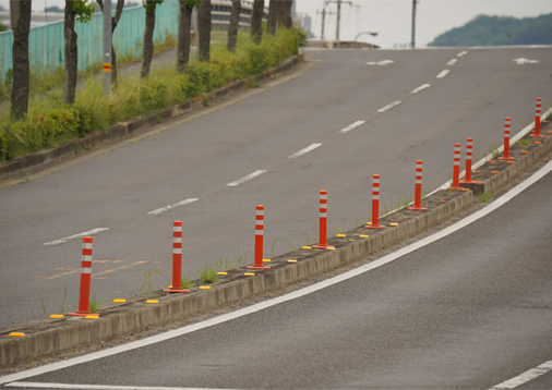 香川県高松市/交通安全施設/富国産業/擁壁取付型反射鏡